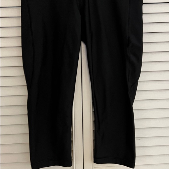 NWOT Athleta Interval Stash Capri Medium - Picture 3 of 7